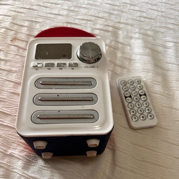 CYLO Retro Bluetooth Boom Box Speaker W/ FM Reception, Mic & Marble-style Finish - Picture 3 of 8